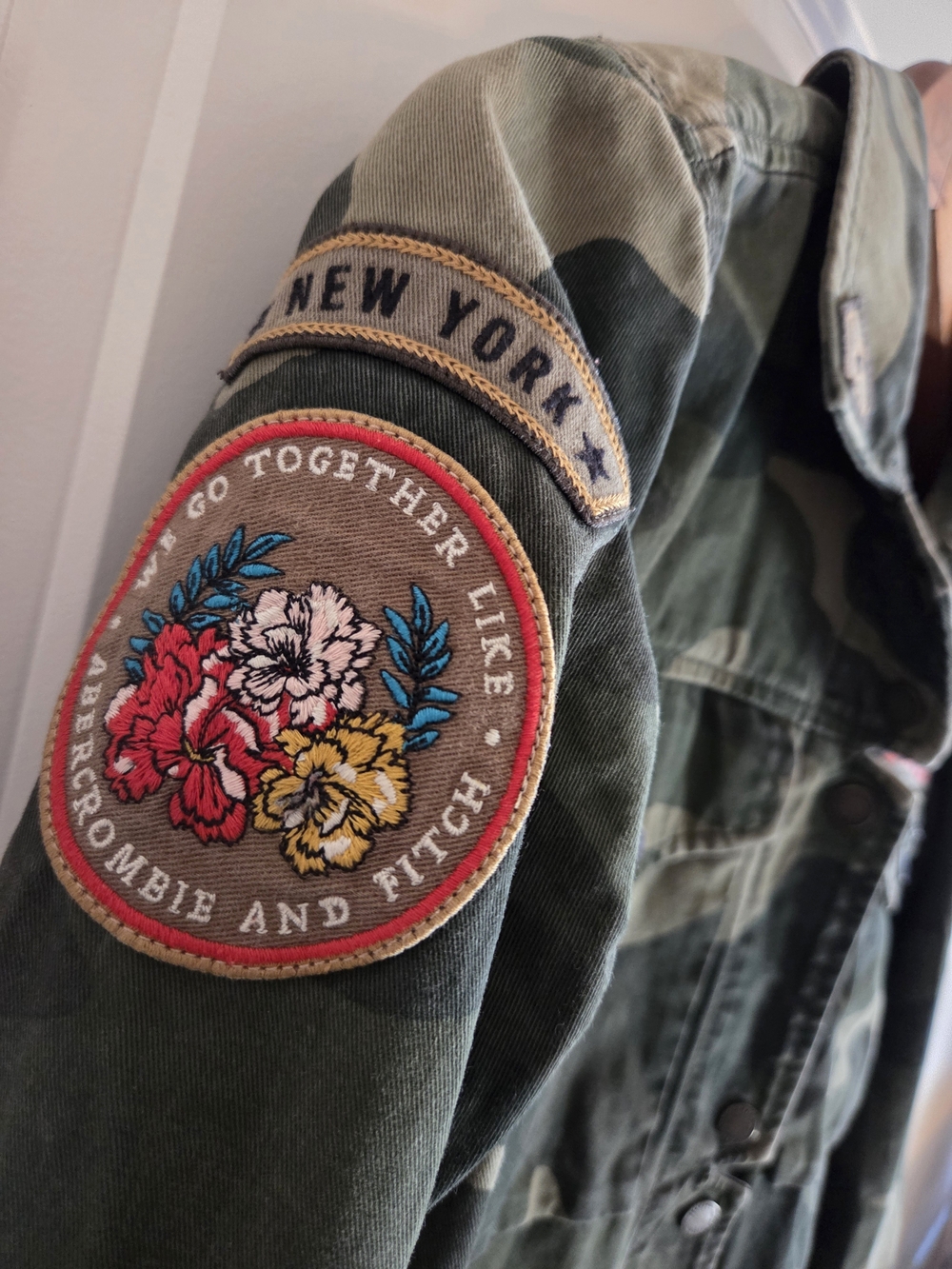 Abercrombie & Fitch Trophy Camo Military Utility Jacket XS Patches Y2K